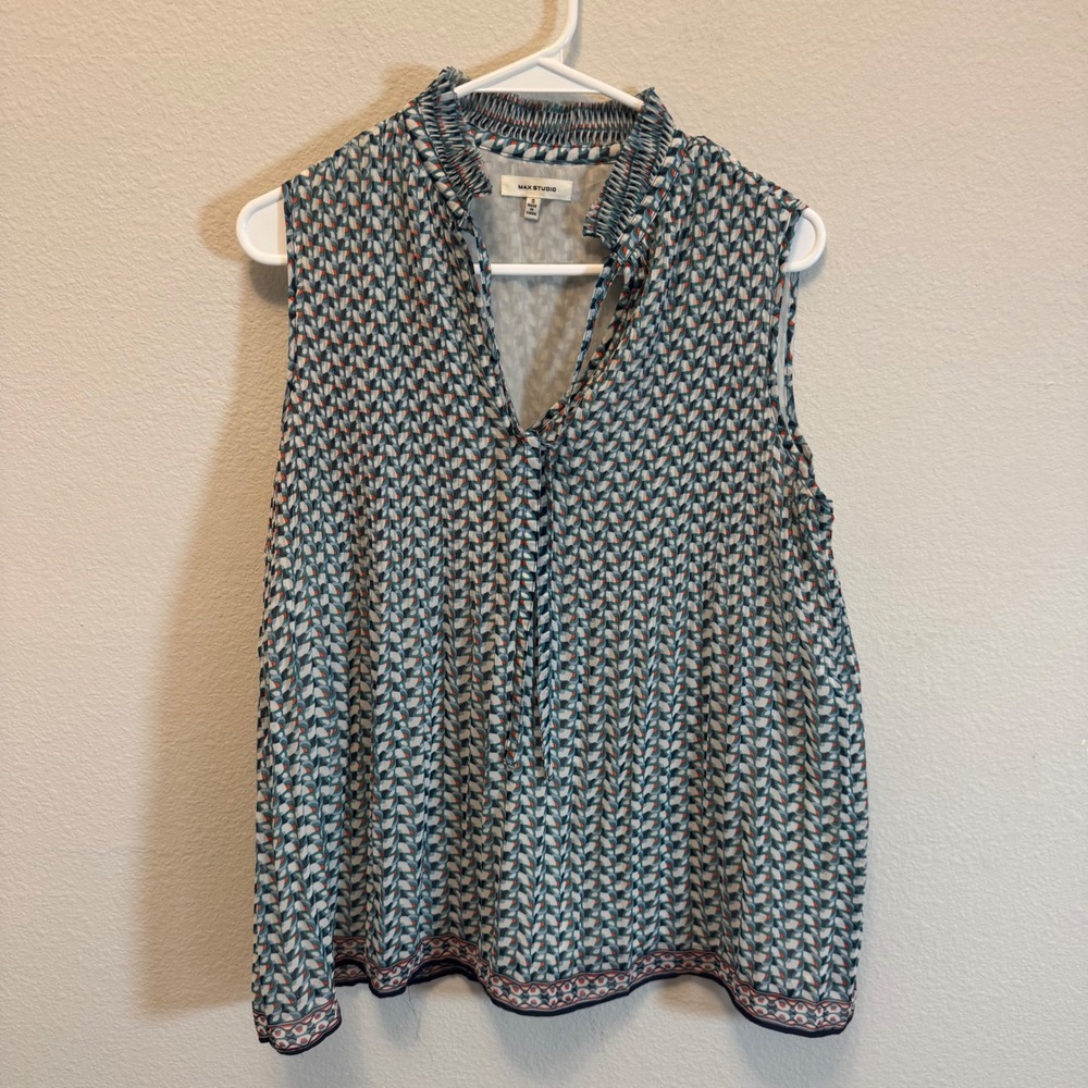 Max Studio Sleeveless V Neck Pleated Ruffle Neck‎ Geometric Print Blouse Top